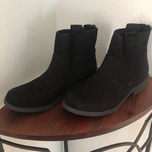 Arizona Boots🌷NWOT Black Faux Suede Memory Foam Low Heel